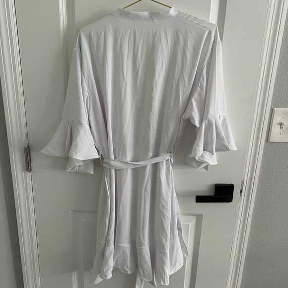 White Robe - Picture 2 of 2